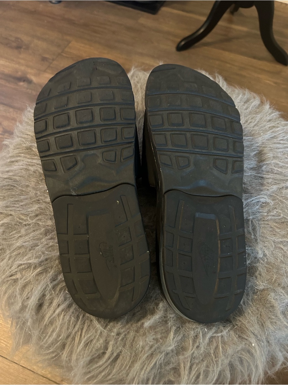 Women’s Nike Air Black and Gold Sz 8 Camden Slide Sandals - Picture 4 of 6